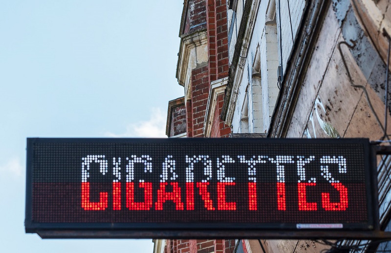 Outdoor Hanging Electronic Signs for Cigarettes